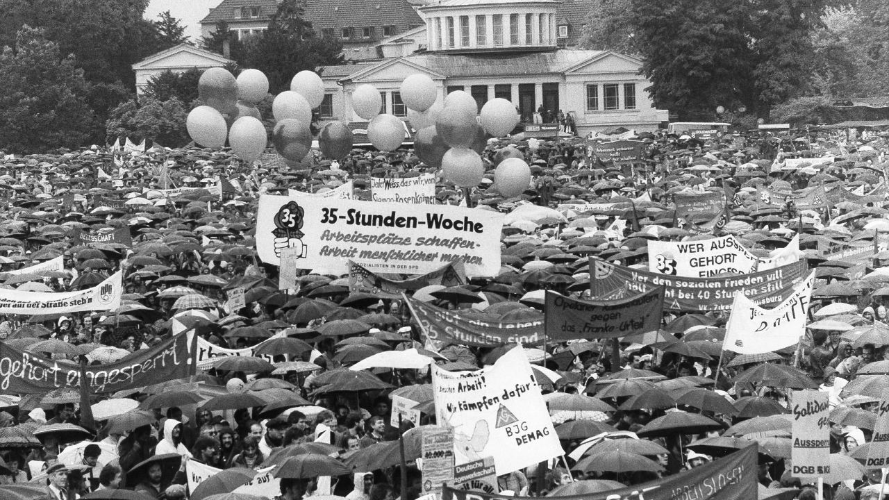250 000 Arbeitnehmer demonstrieren am 28.05.1984 in Bonn, um den Forderungen der streikenden Metallarbeiter Nachdruck zu verleihen. 