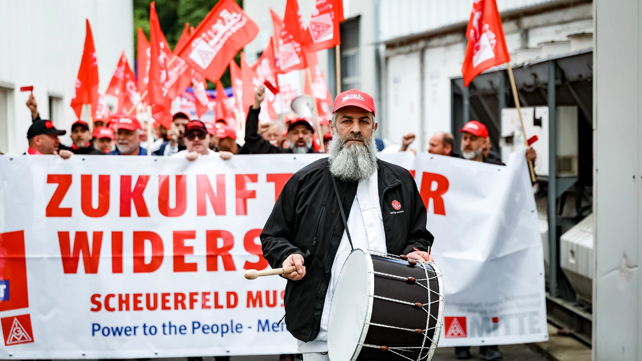 Demo durch das Werk zur Mitgliederversammlung bei Faurecia in Scheuerfeld