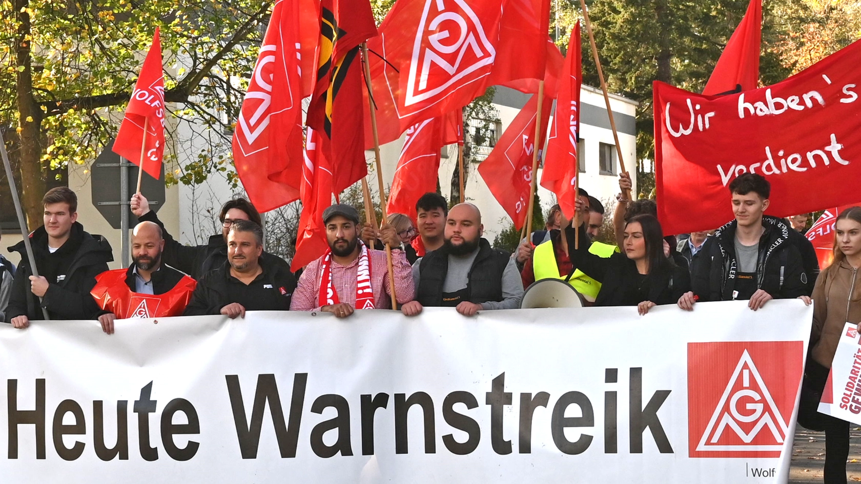 Warnstreik bei Continental in Gifhorn in der Metall-Tarifrunde Ende 2022