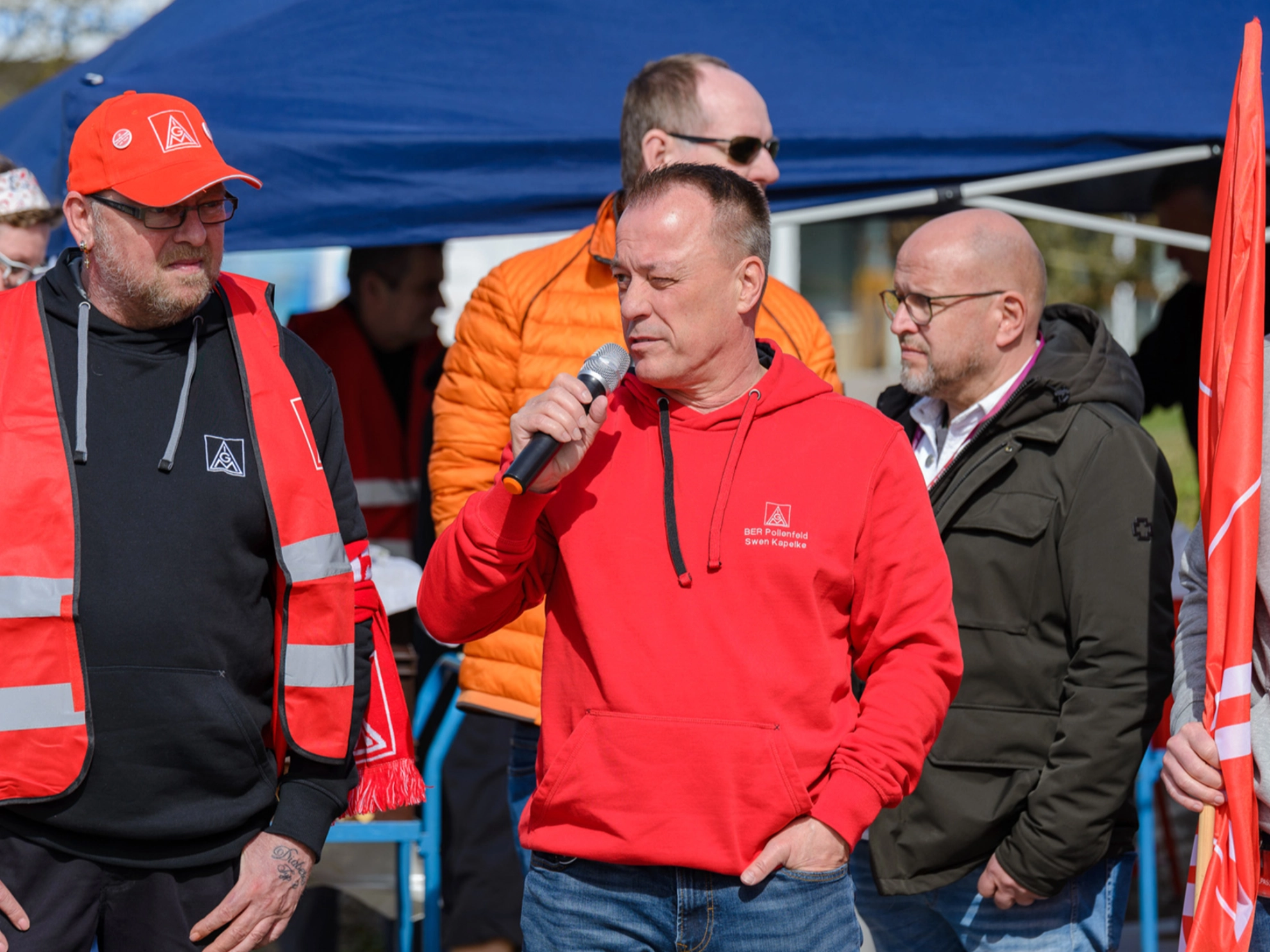 Swen Kapelke am Mikrophon