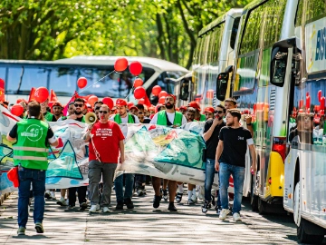 Hier die Online-Anmeldung und Abfahrtszeiten zu deiner kostenfreien Busfahrt nach Stuttgart
